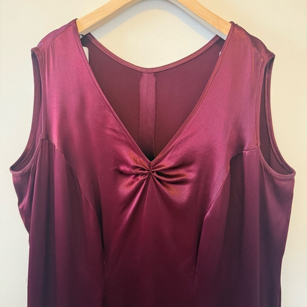 Elegant Burgundy Sleeveless Evening Dress - Picture 5 of 8